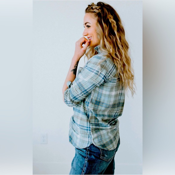 Mudd ladies button down flannel shirt - Picture 5 of 6